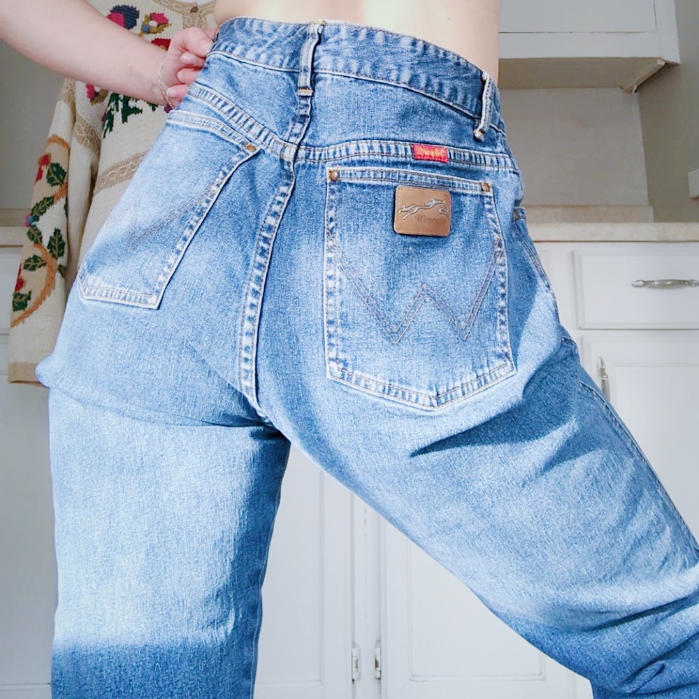 Vintage wrangler cotton denim blue jeans, neon green inside stitching